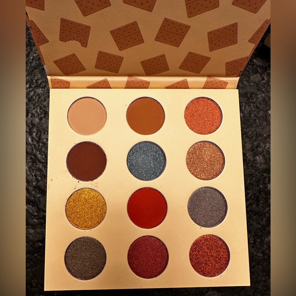 Do it for the Graham eyeshadow pallet